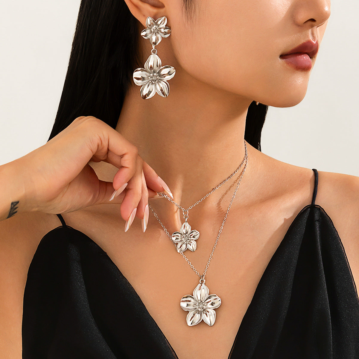 French double flower pendant necklace