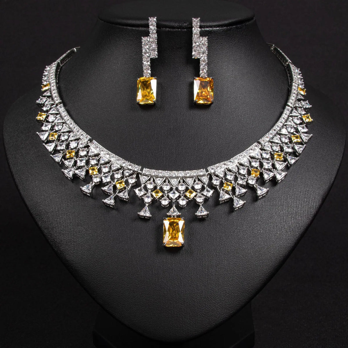 Luxuriöses smaragdgrünes Kristall-Halsketten-Ohrringe-Schmuckset für Damen