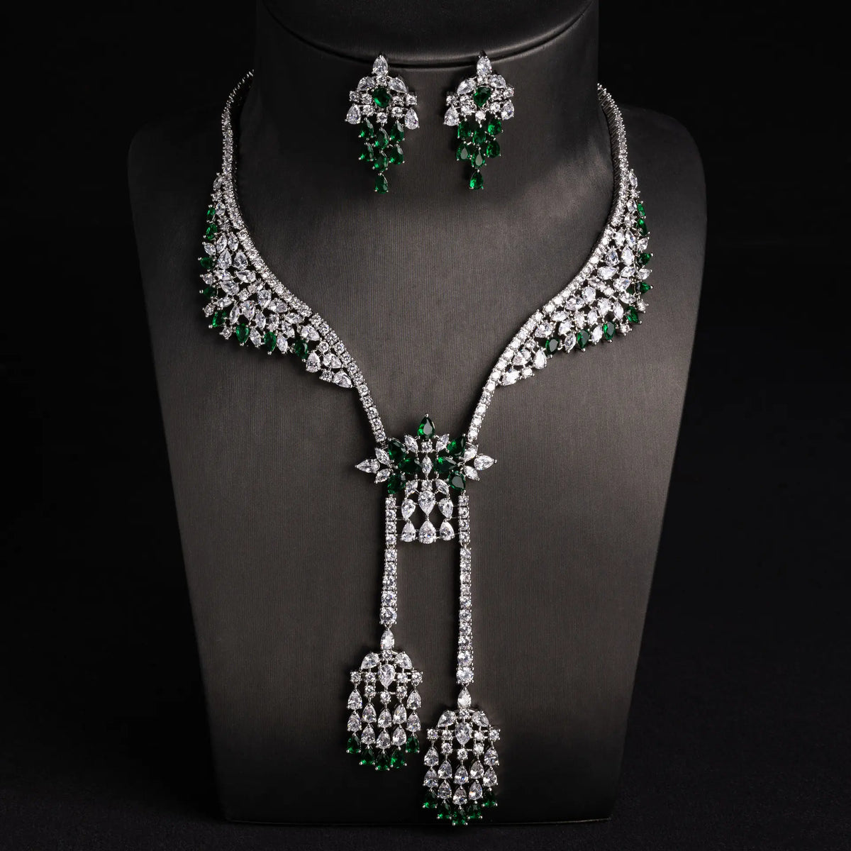 Royal Emerald Crystal Necklace Set – Elegant Green Gemstone Jewelry Collection
