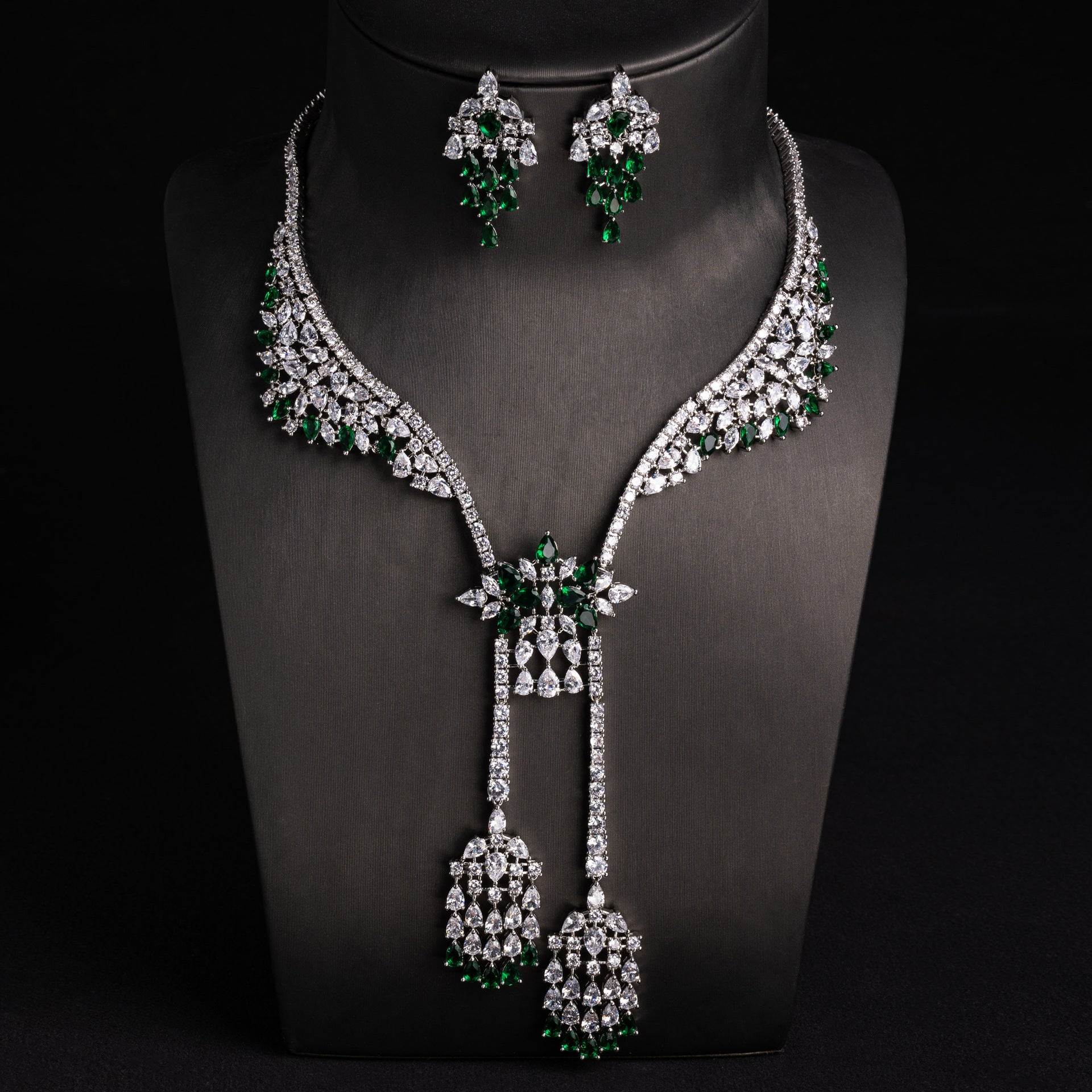 Royal Emerald Crystal Necklace Set – Elegant Green Gemstone Jewelry Collection