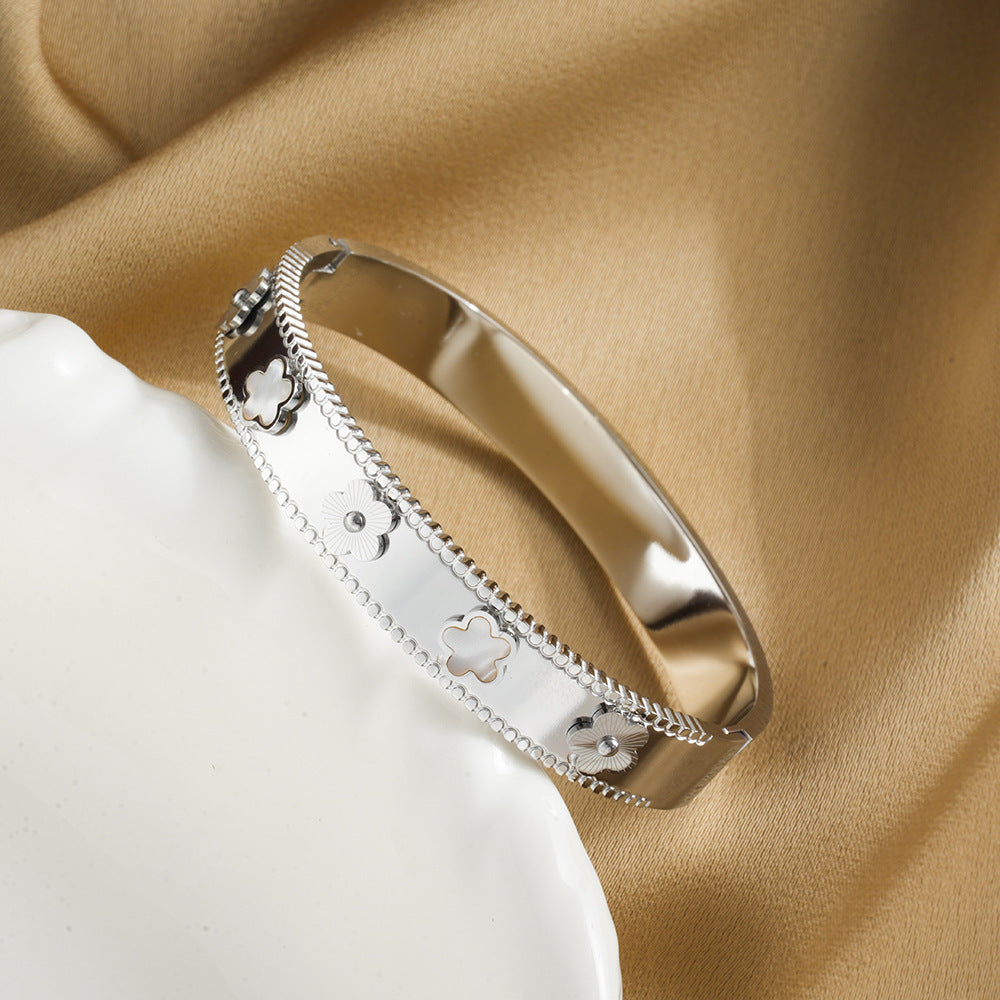 Fashion Clover Bracelet