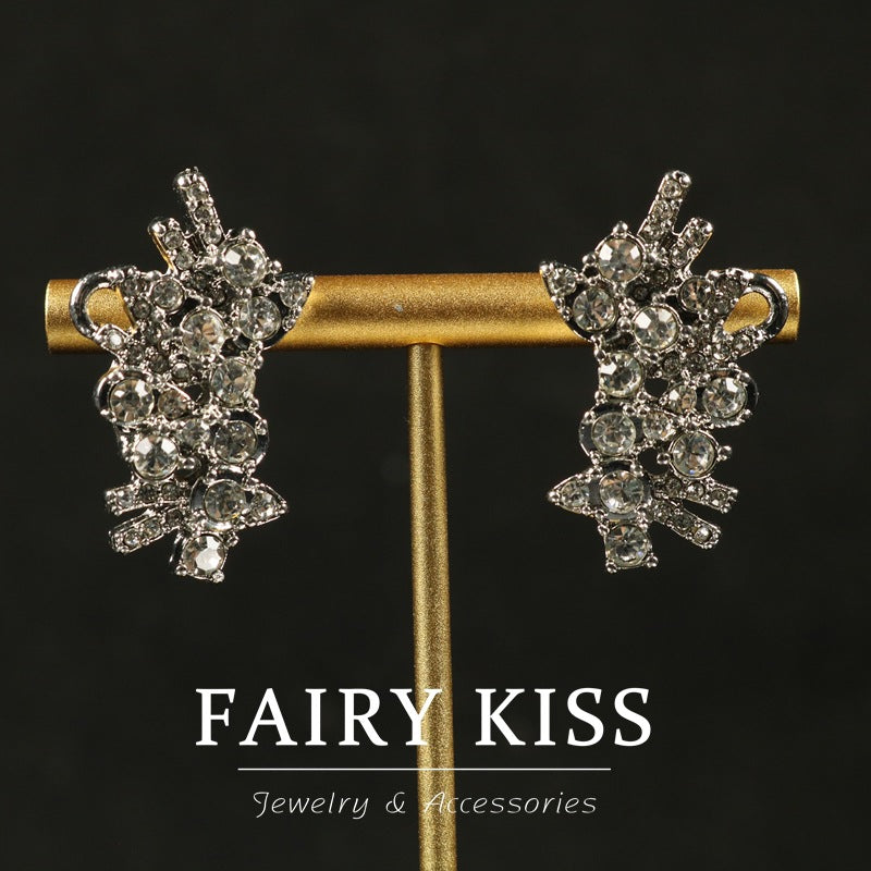 Medieval Heavy Industries Pearl Tassel Necklace Set