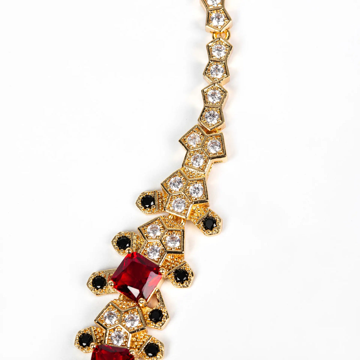 Parure de bijoux collier et boucles d'oreilles de luxe rubis royal
