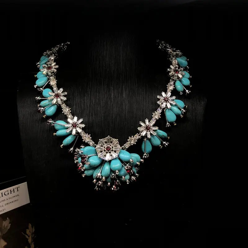 Collier court en pierre précieuse incrustée, tempérament polyvalent, turquoise rouge émaillée, collier de luxe léger