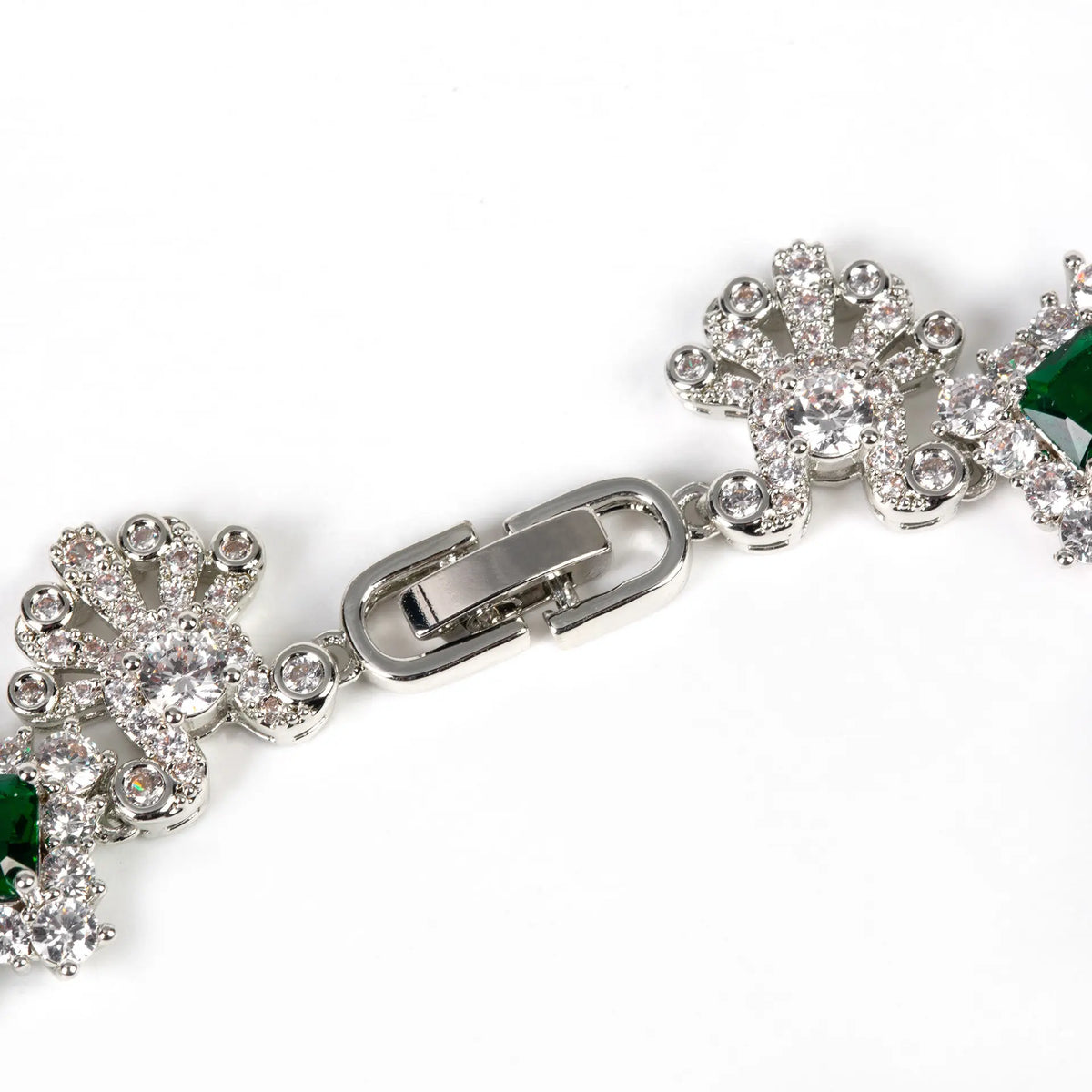 Ensemble collier et boucles d'oreilles goutte d'eau diamant de luxe pour l'industrie lourde