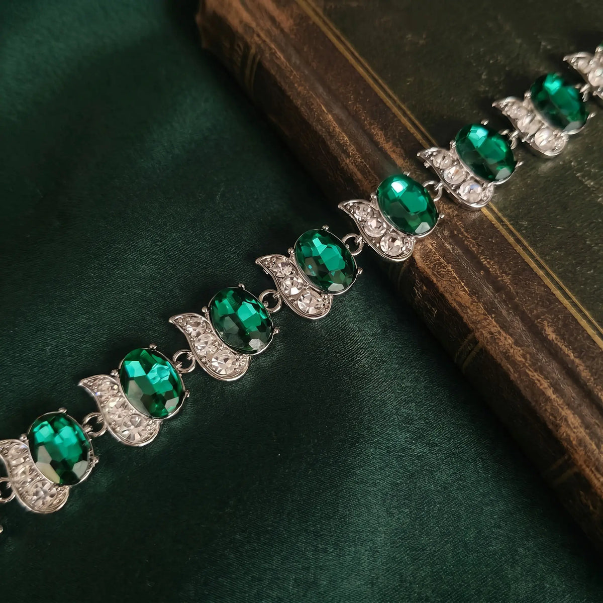 Full Diamond Ladies Jewelry Set Earrings Necklace Romantic Accessory Set