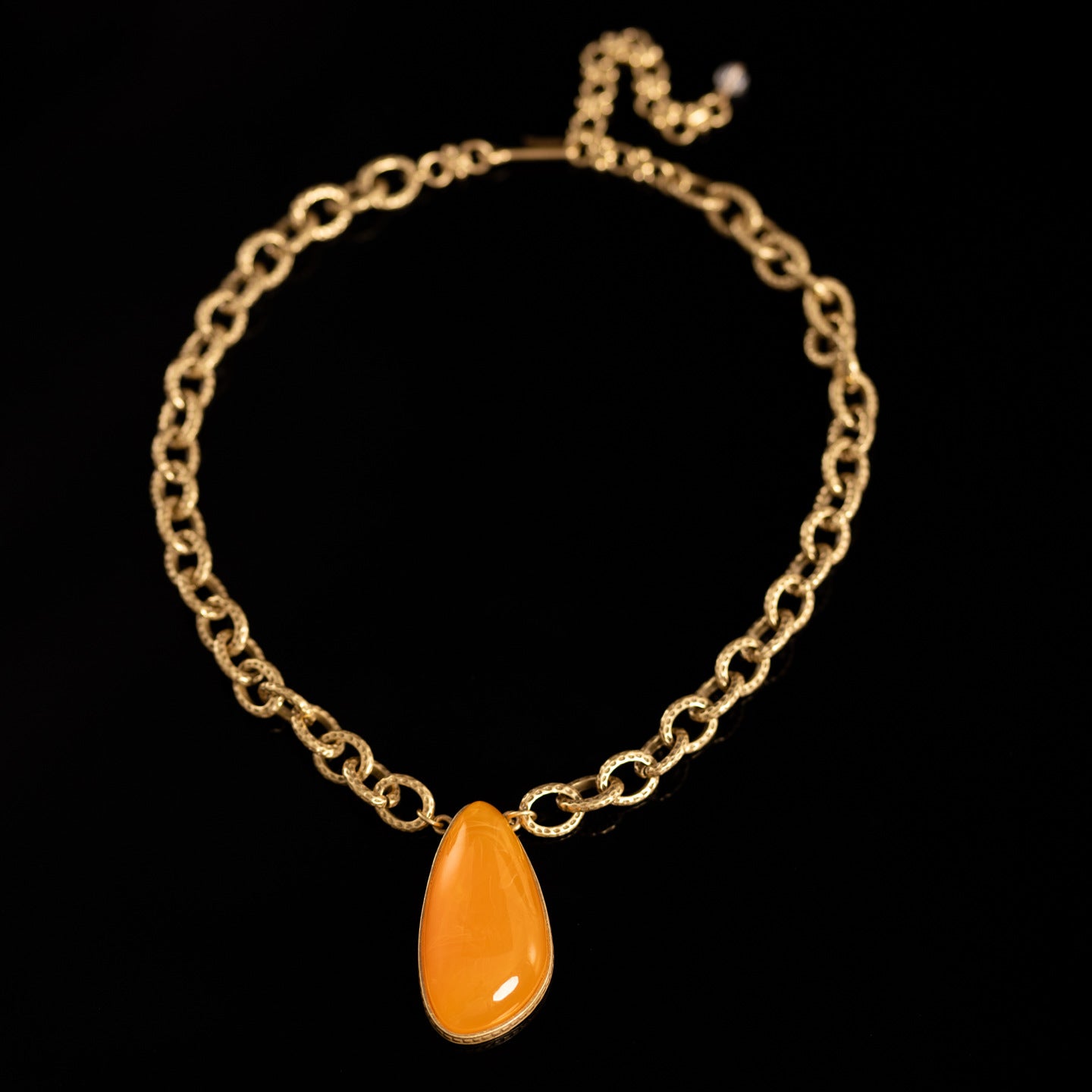 Fashion personalized yellow special-shaped necklace set