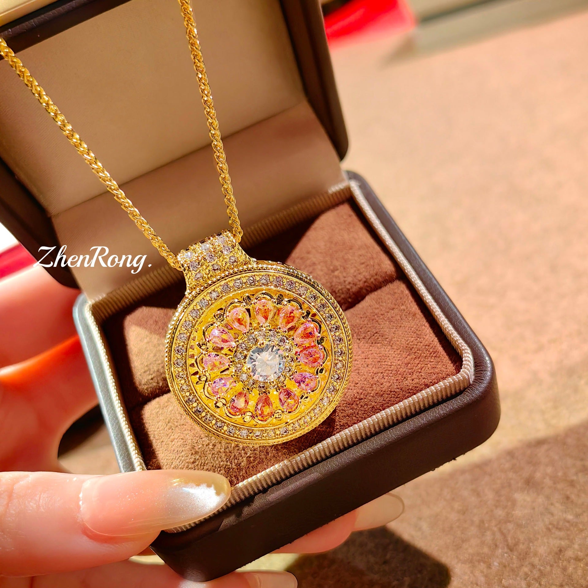 Collier Médaillon Cristal d'Inspiration Vintage