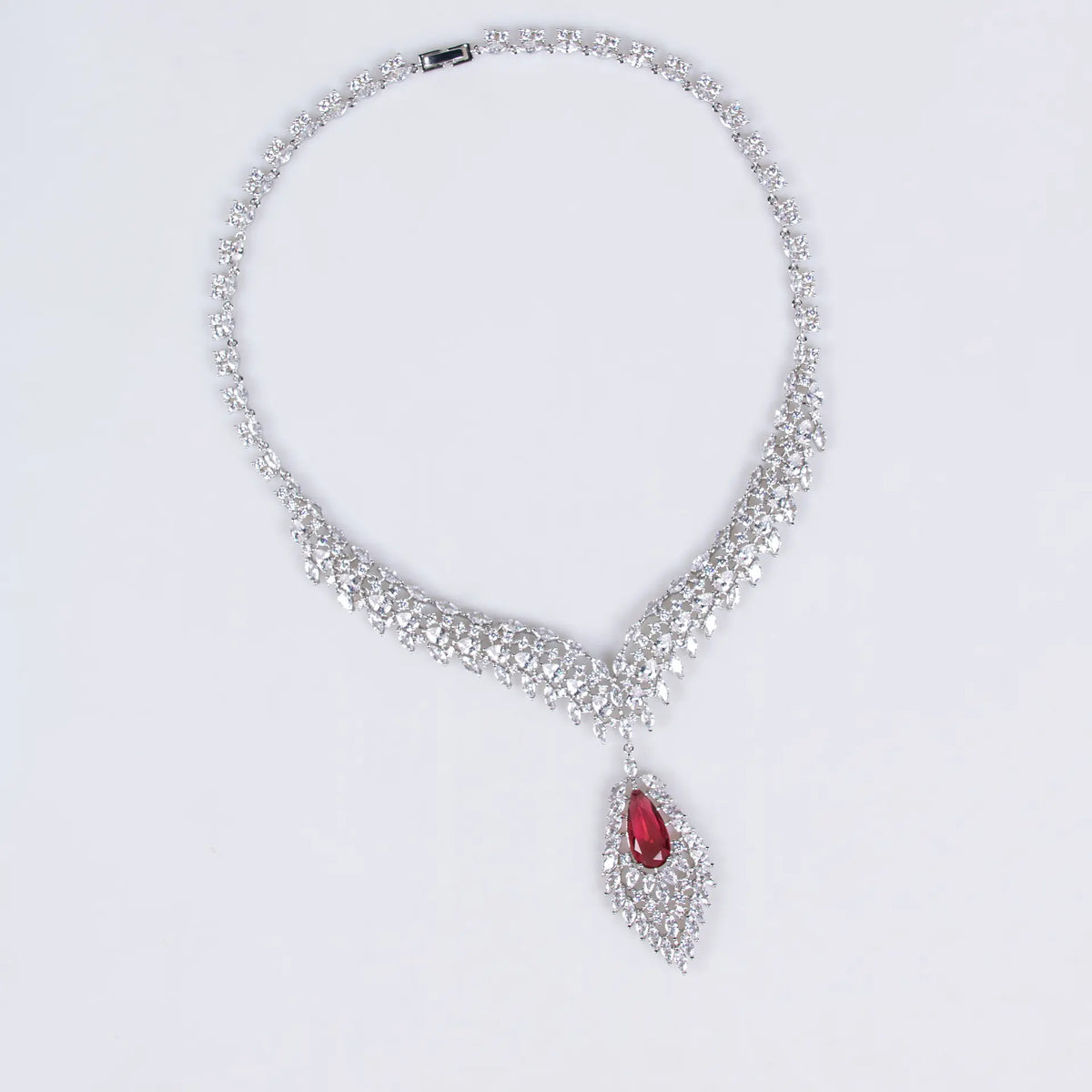 Parure boucles d'oreilles et collier ailes en zircon de luxe