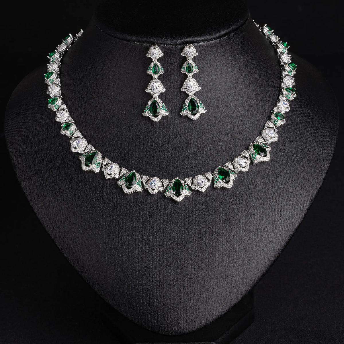Parure de bijoux glamour en cristal rouge, rose et vert pour soirée de gala
