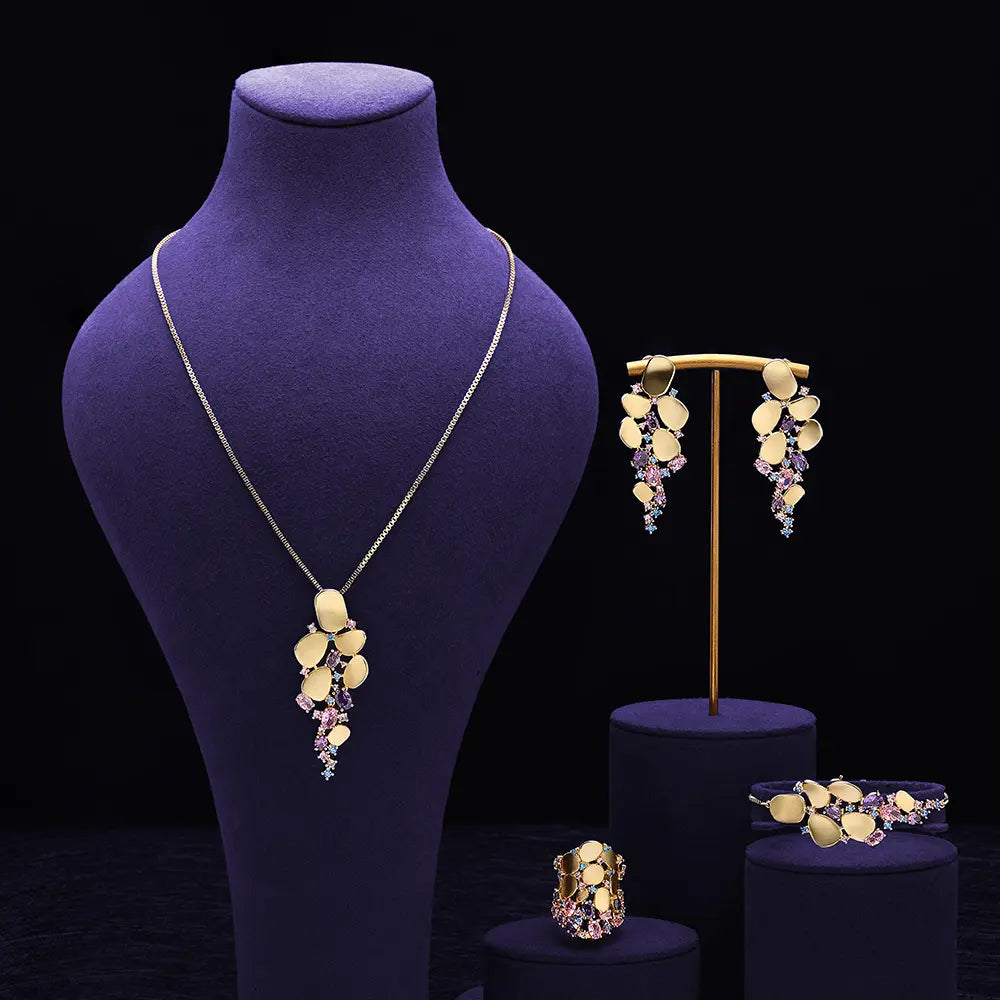 Parure de luxe élégante en pierres précieuses de couleur