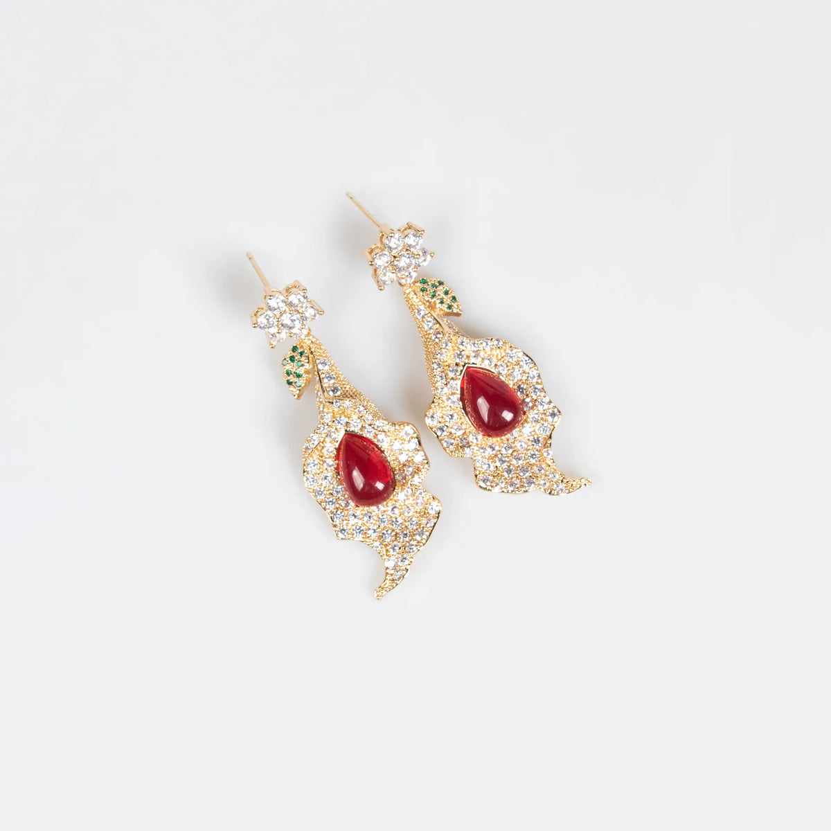 Parure de bijoux de luxe avec collier et boucles d'oreilles en cristal rouge en forme de goutte