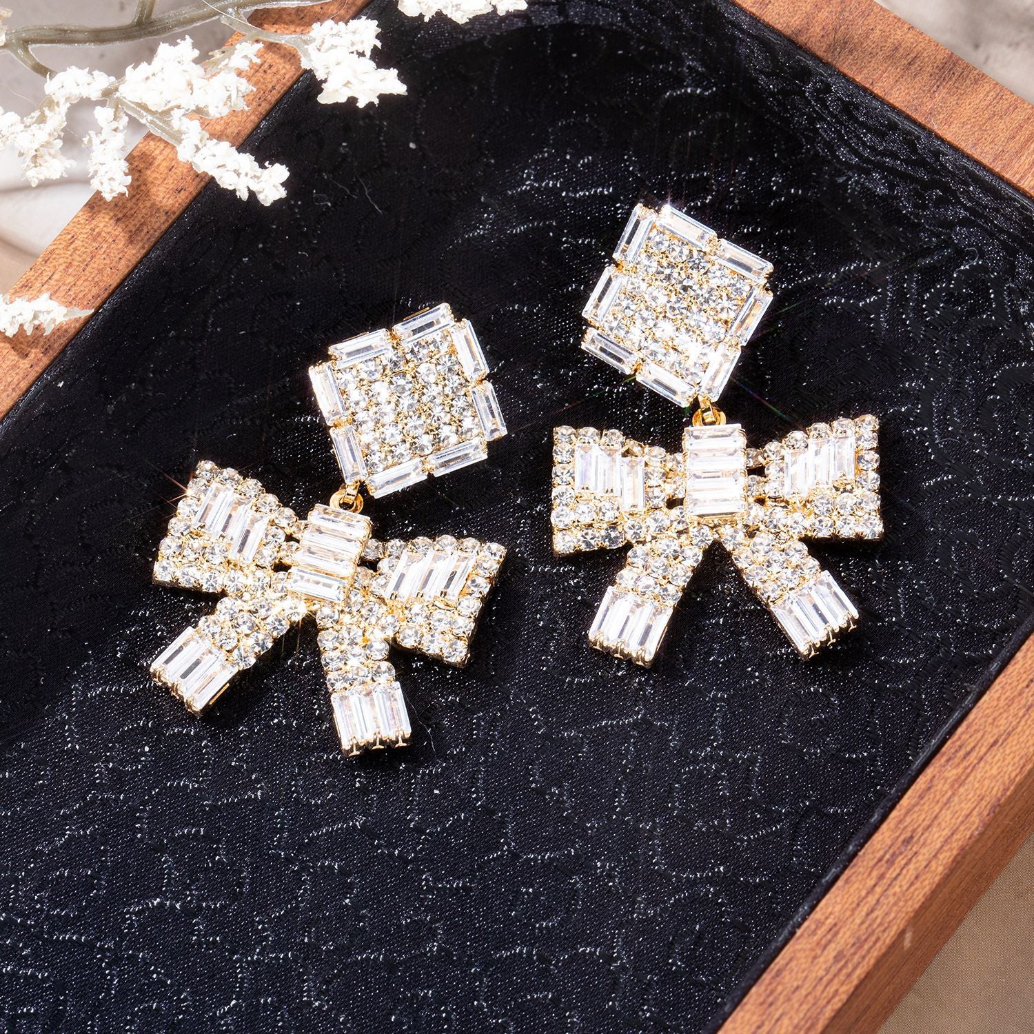 Personalized three-dimensional full diamond light luxury earrings