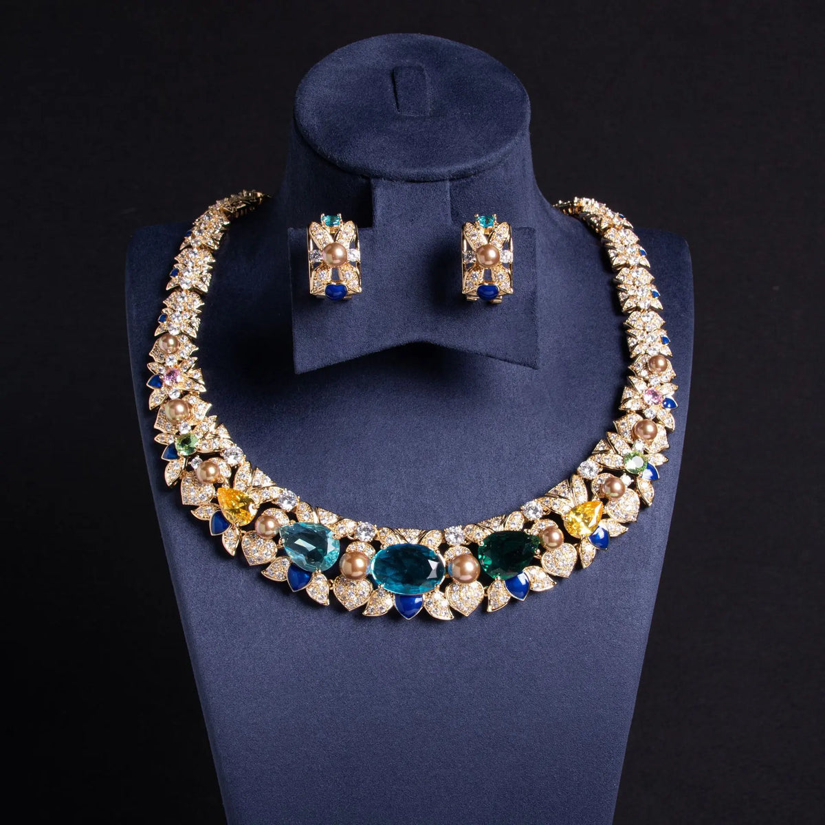 Parure de collier de luxe en pierres précieuses multicolores or pour une tenue de soirée
