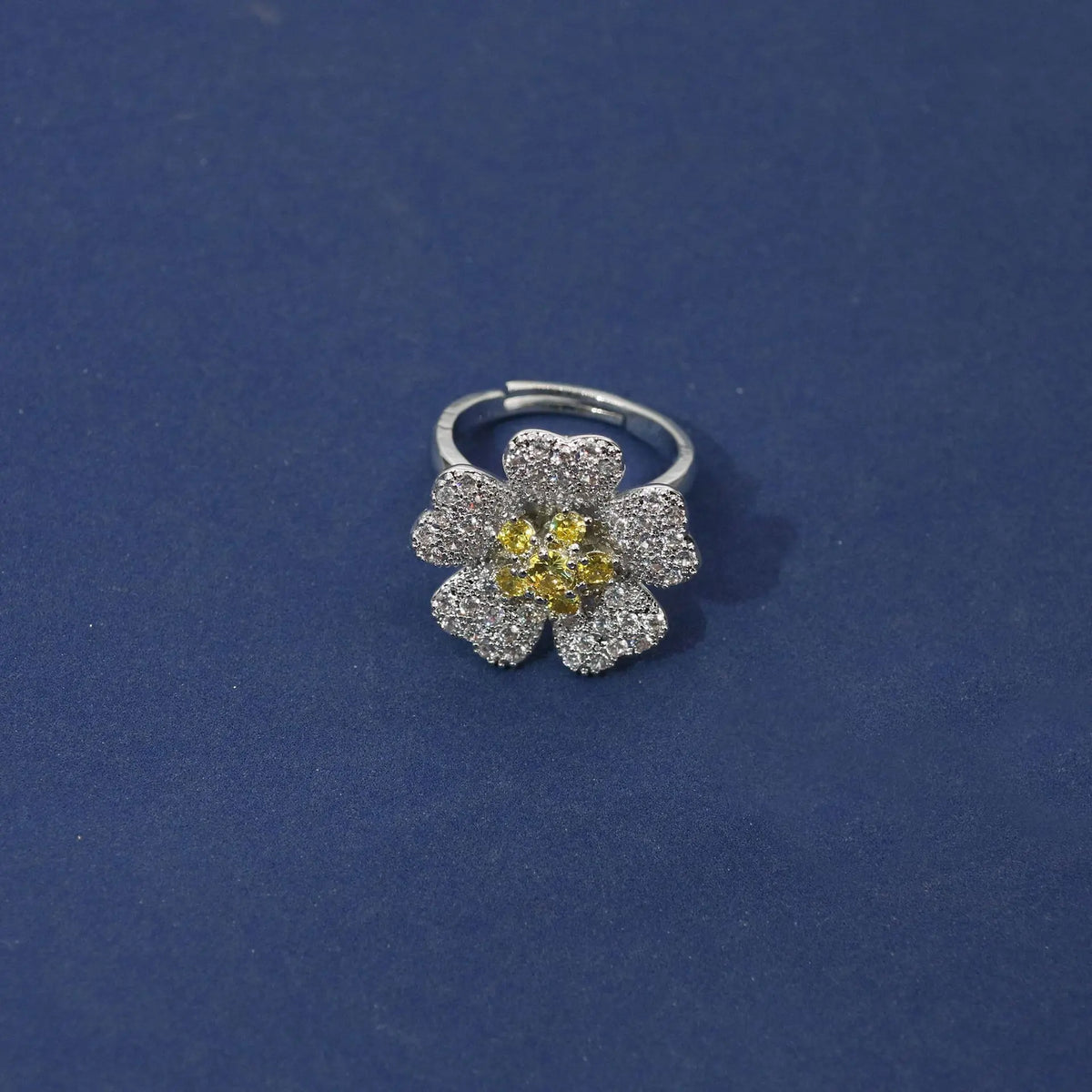 Ensemble collier et boucles d'oreilles zircon fleur, élégant et simple