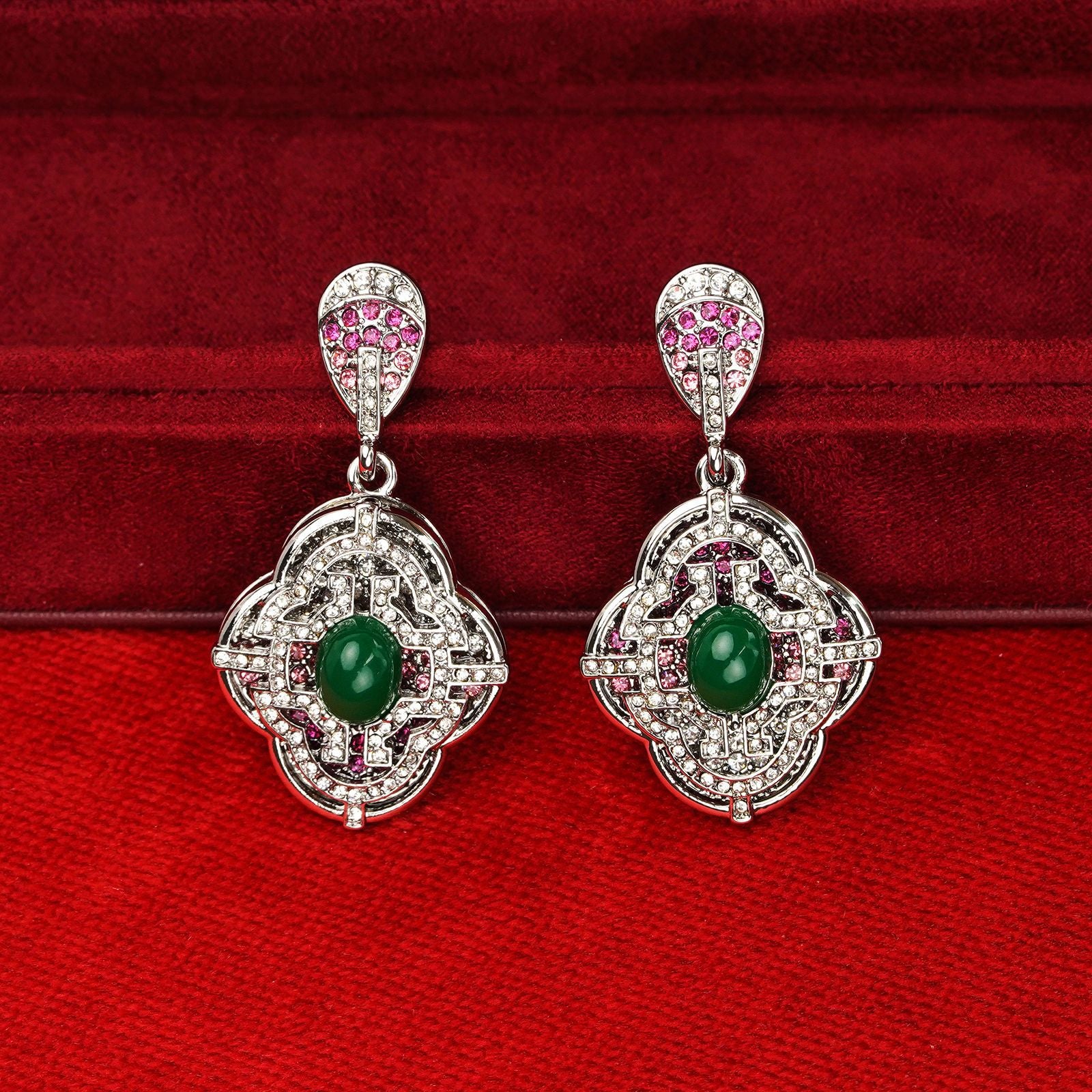 Exquisite trendy stud earrings necklace set, court temperament jewelry, stud earrings necklace set.