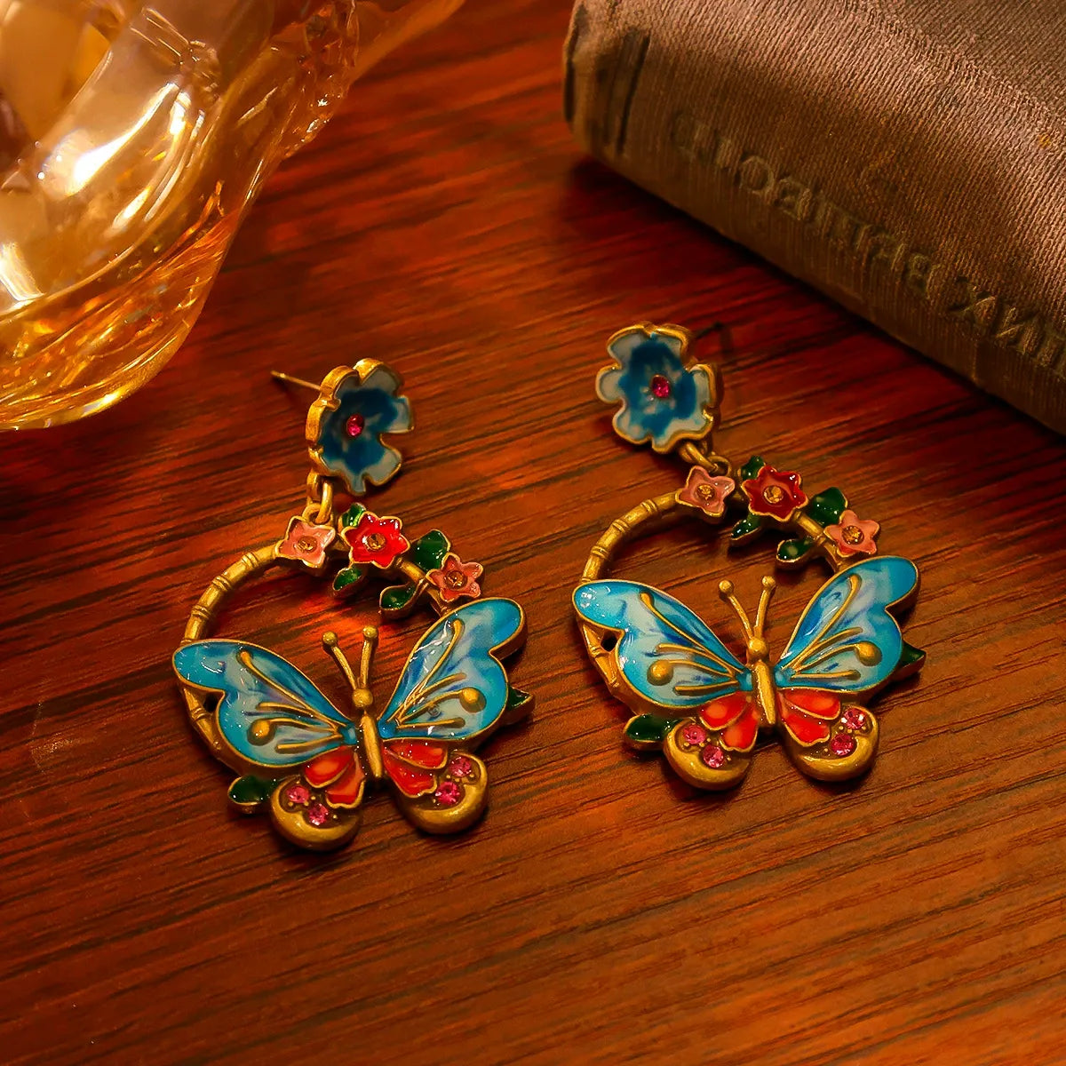 Boucles d'oreilles créoles papillon en émail de luxe léger