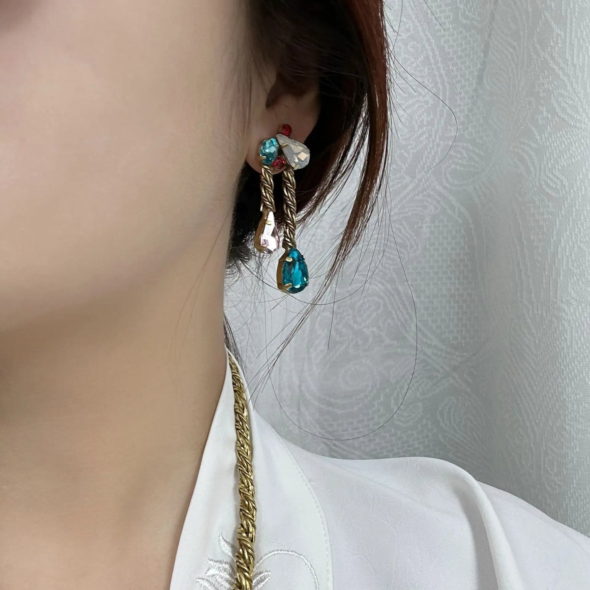Ensemble collier médiéval et clous d'oreilles en zircon taillé personnalisé