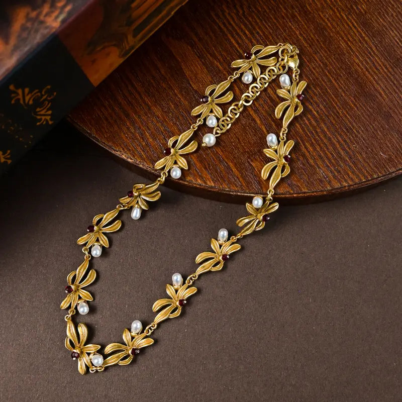 Nouvel ensemble de bijoux médiévaux dorés avec fleurs