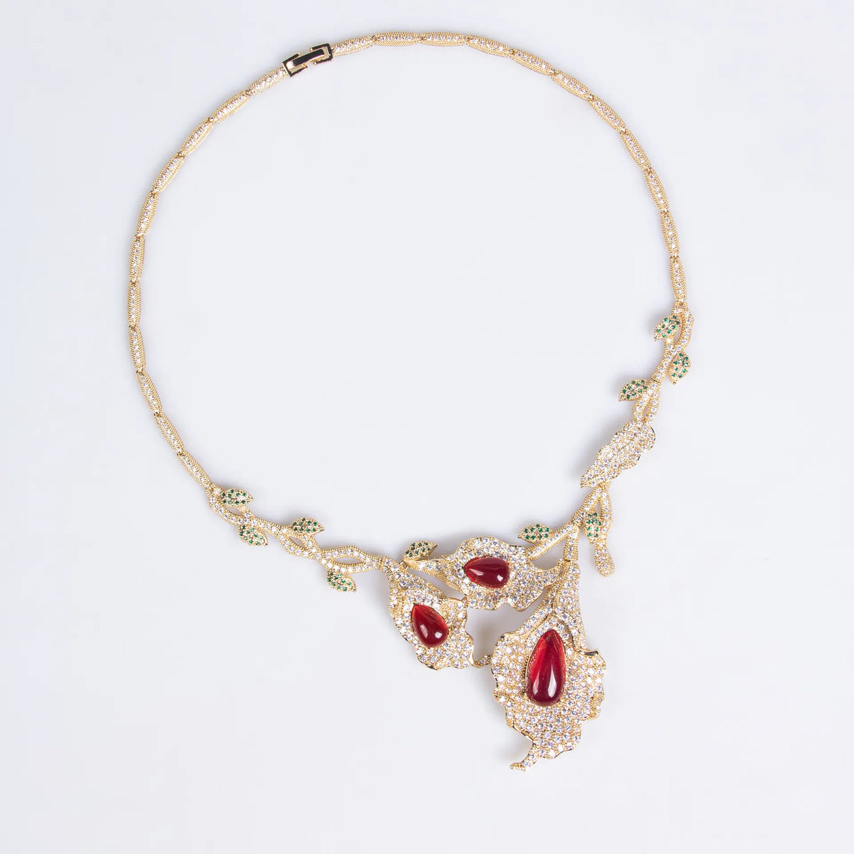 Parure de bijoux de luxe avec collier et boucles d'oreilles en cristal rouge en forme de goutte
