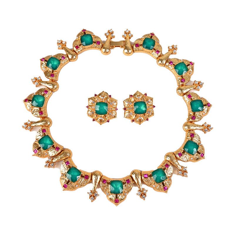 Vintage Geometric Alloy Embossed Green Rhinestone Necklace Set