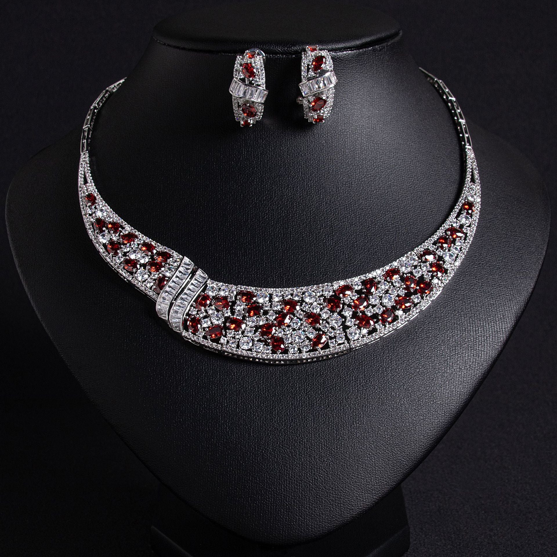 Stylish and luxurious snake bone full of zircon necklace