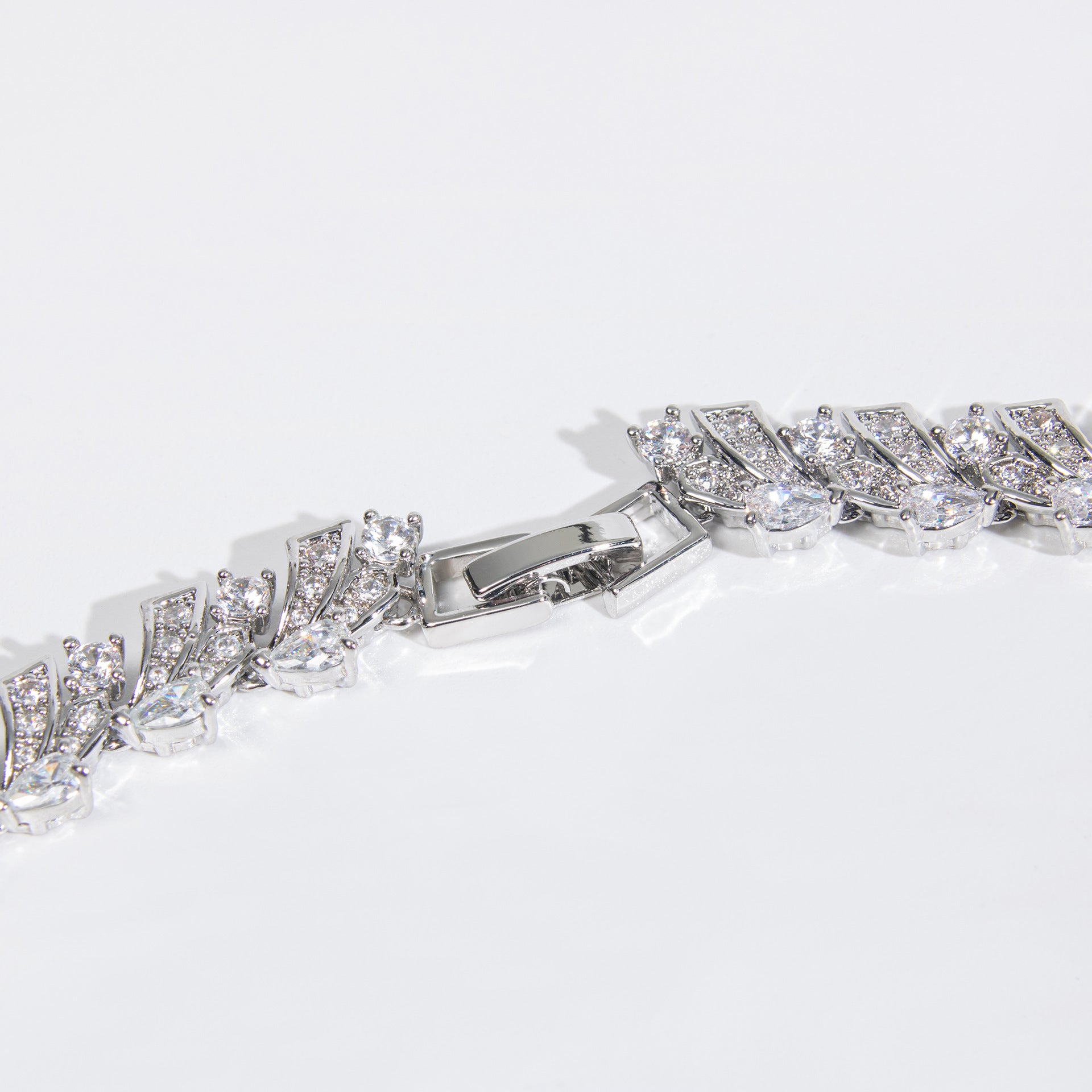 Ensemble collier et boucles d'oreilles en zircon goutte d'eau, style luxe léger