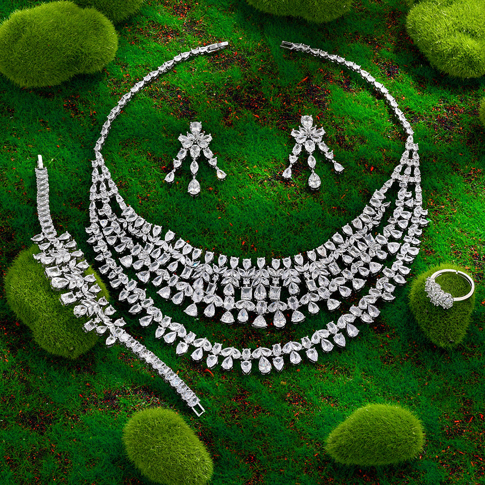 Parure de Bijoux Superposés Effet Diamant de Luxe