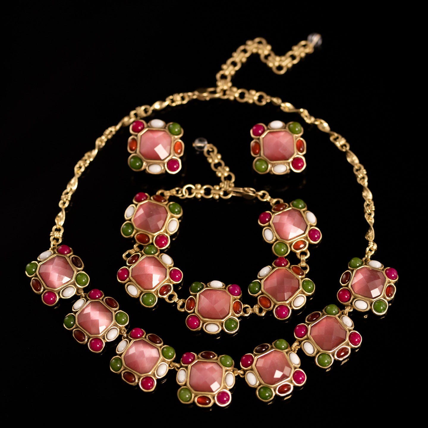Ensemble carré de pierres naturelles de couleur médiévale, élégant