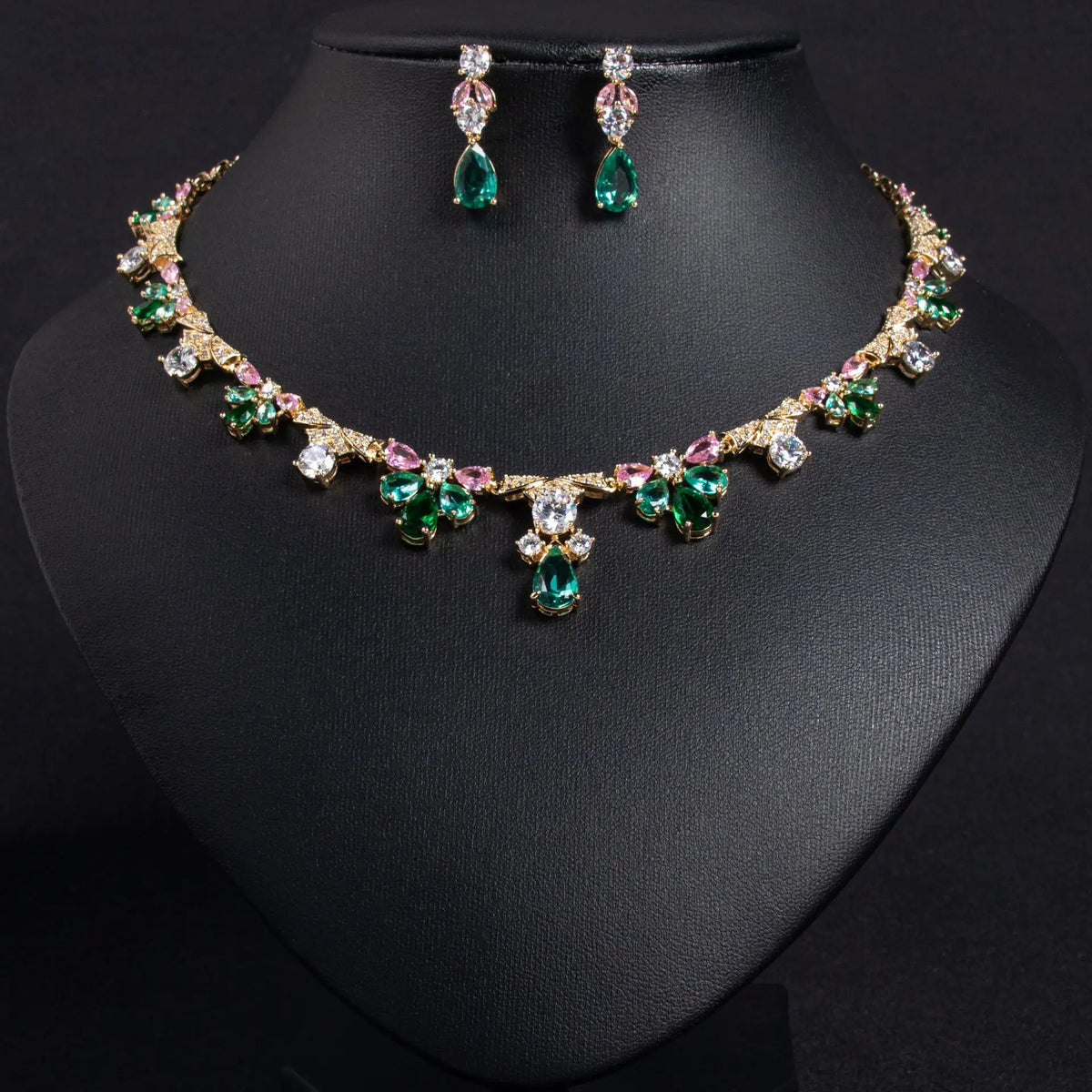 Luxuriöses Schmuckset für Damen mit smaragdgrüner Blumen-Kristallkette und Ohrringen