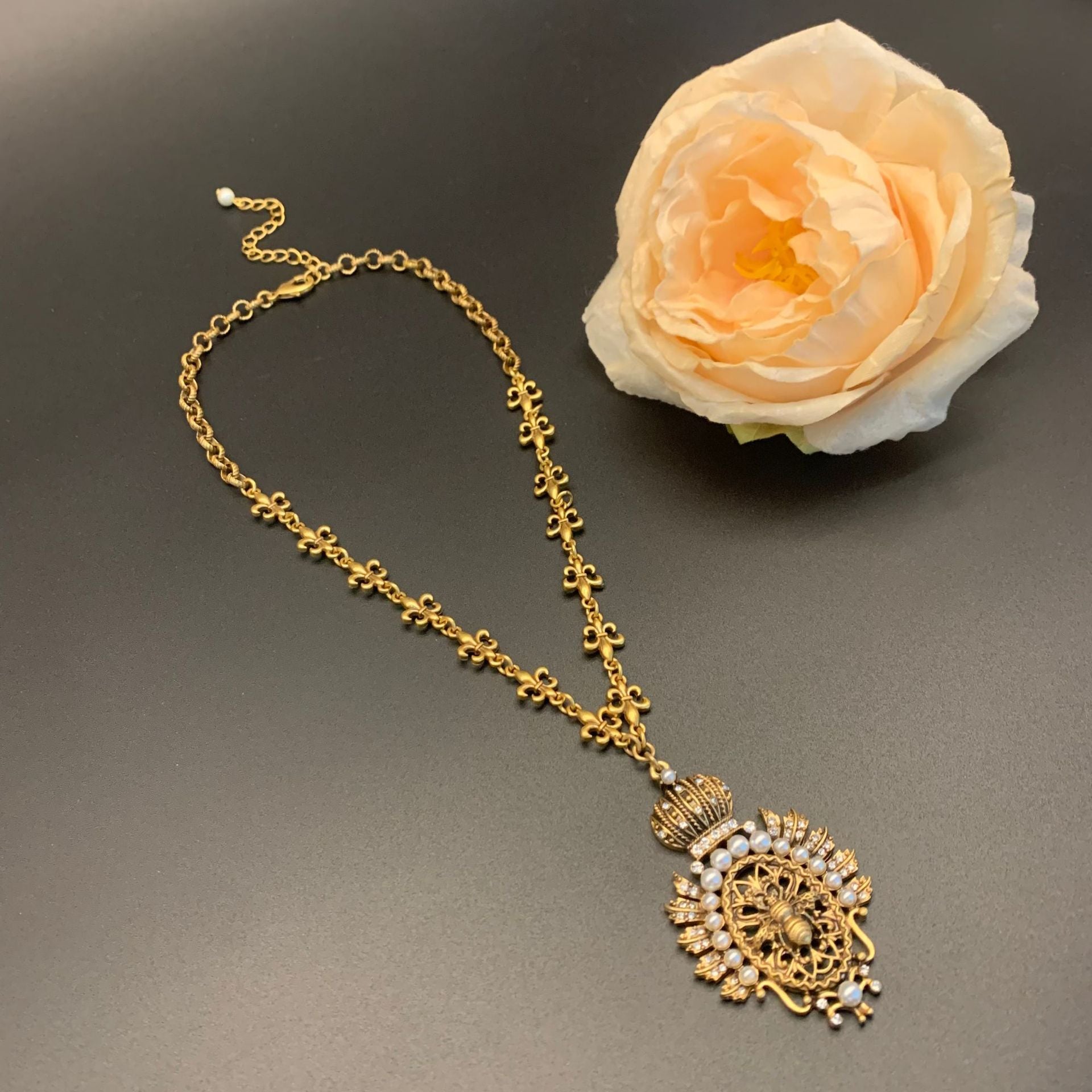 New Crown Bee Pearl Gem Necklace