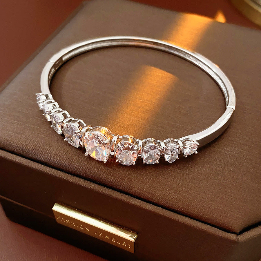 Stylish retro zircon bracelet