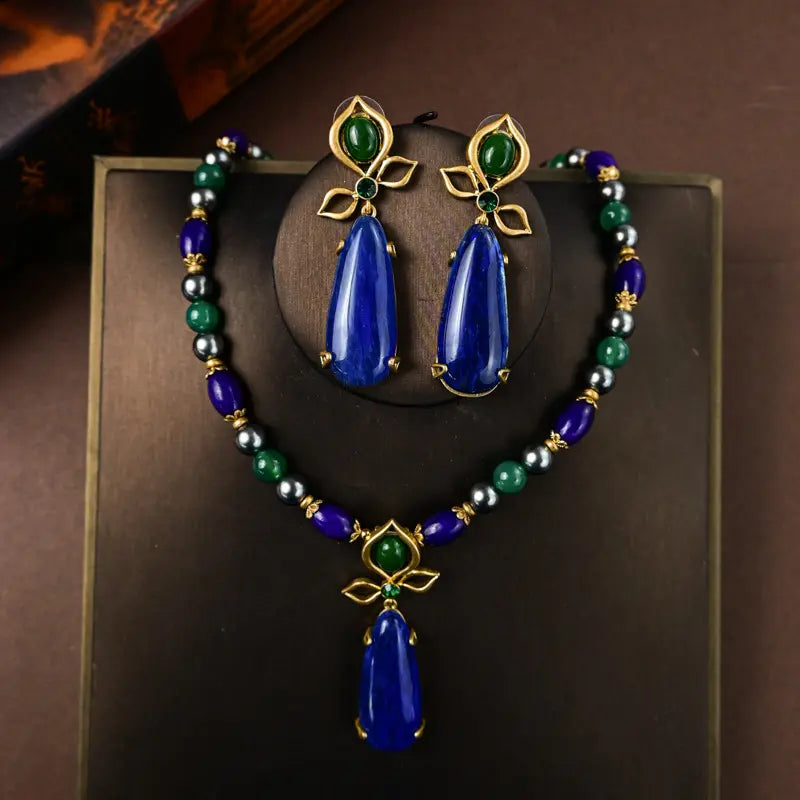 Collier Saphir Goutte d'Eau Style Vintage