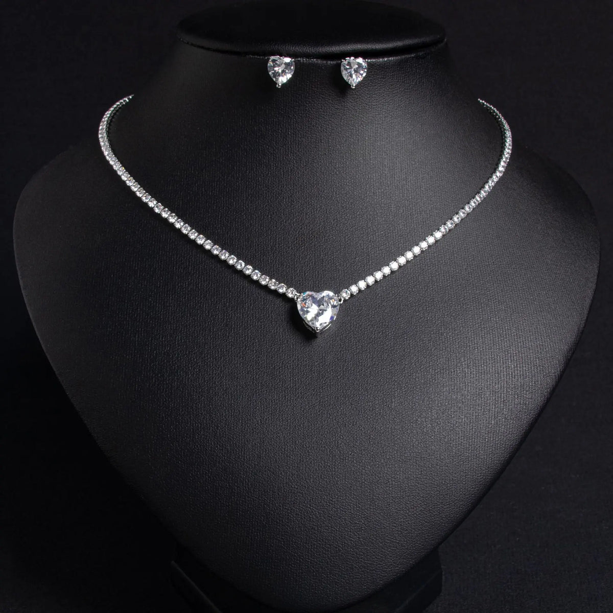 Ensemble de bijoux de luxe avec collier et boucles d'oreilles en cristal rose en forme de cœur pour femme