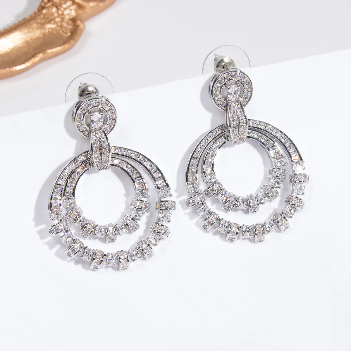 Boucles d'oreilles créoles pendantes de luxe en cristal bleu pour femme