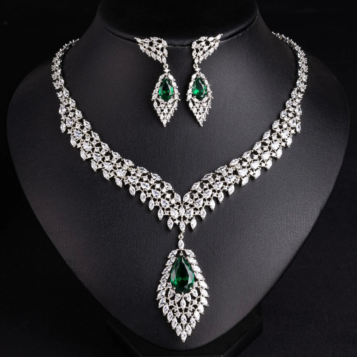 Parure boucles d'oreilles et collier ailes en zircon de luxe