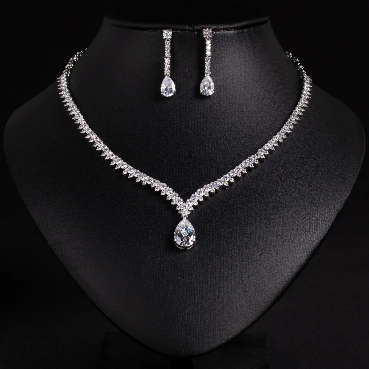 Ensemble Pendentif Goutte d'Eau Émeraude de Luxe pour Femme