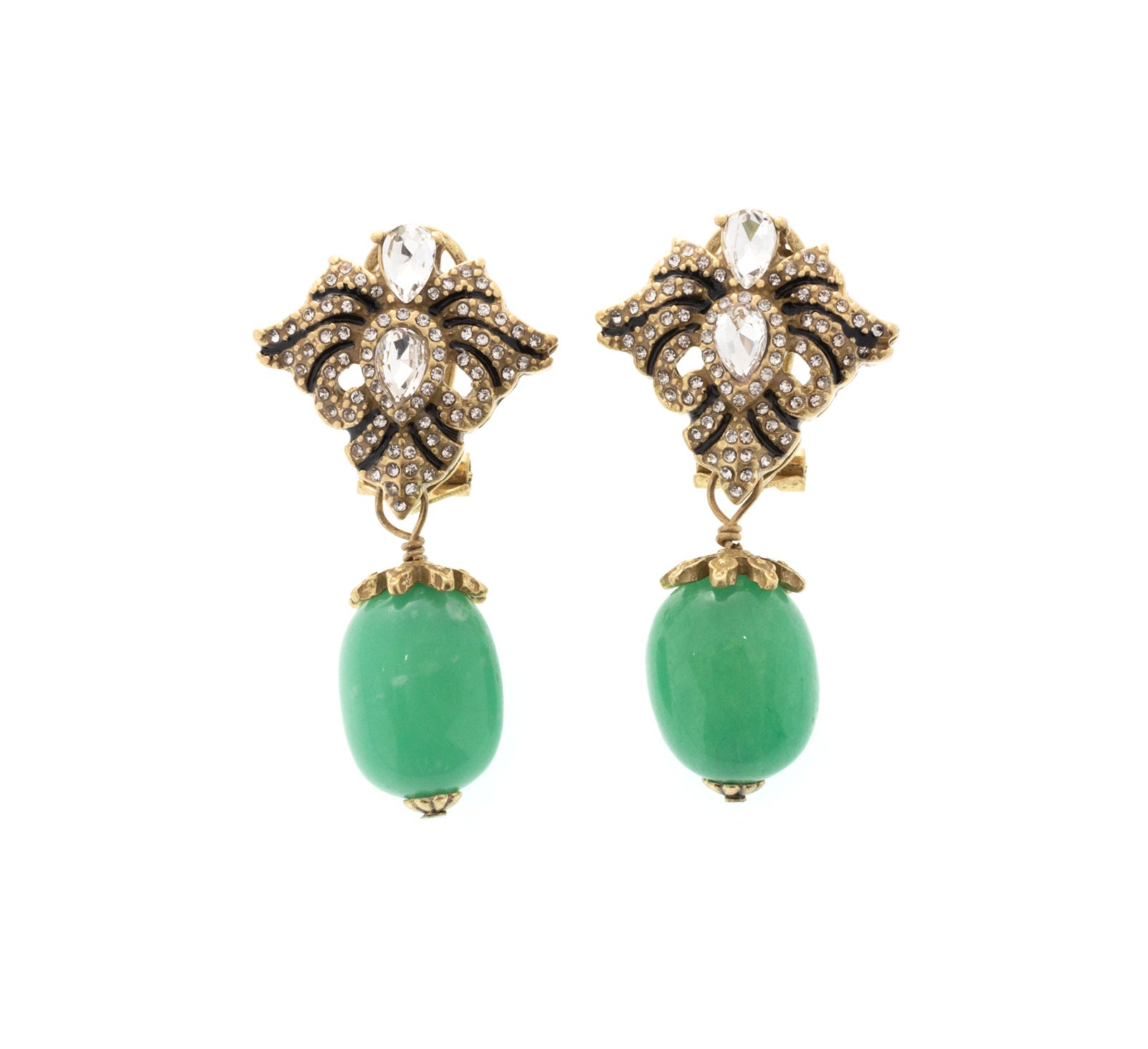 French retro niche design feature earrings