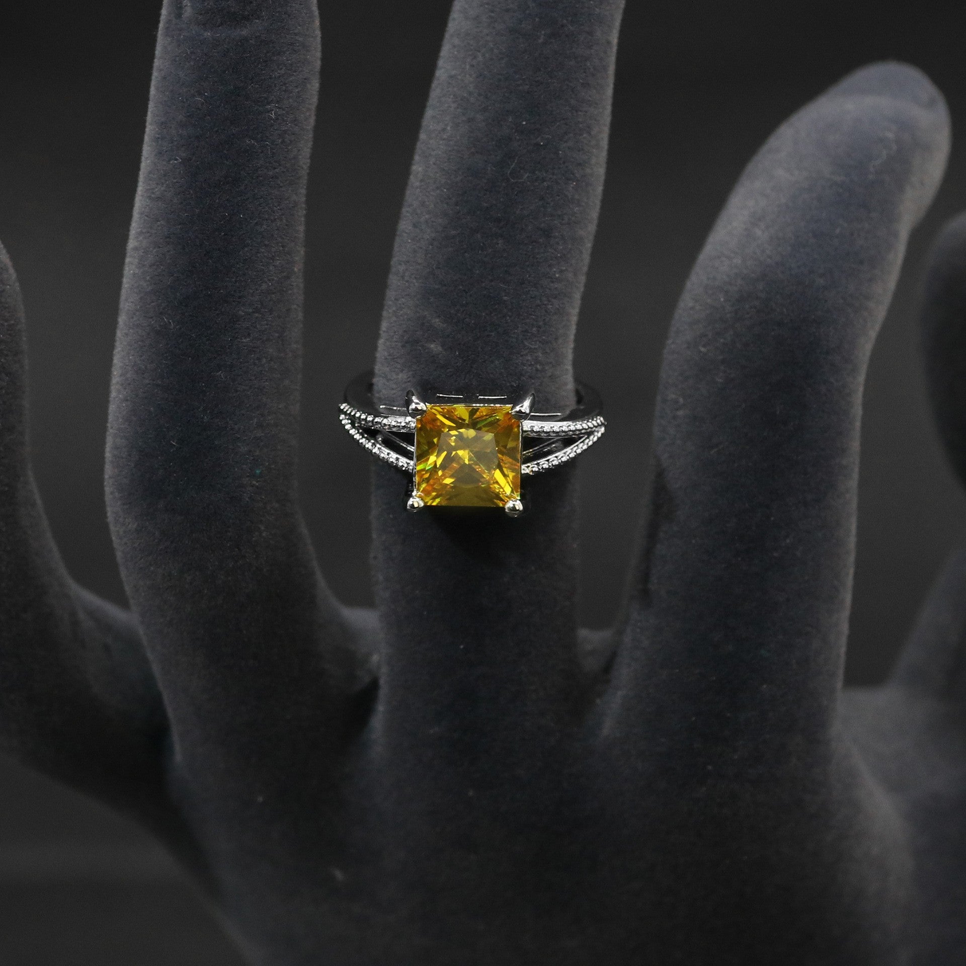 Parure Collier et Boucles d'Oreilles de Luxe en Cristal Carré Jaune pour Tenue de Soirée