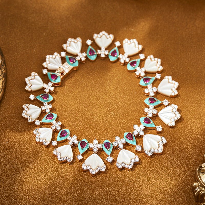 Original design gold-plated white shell cat claw necklace