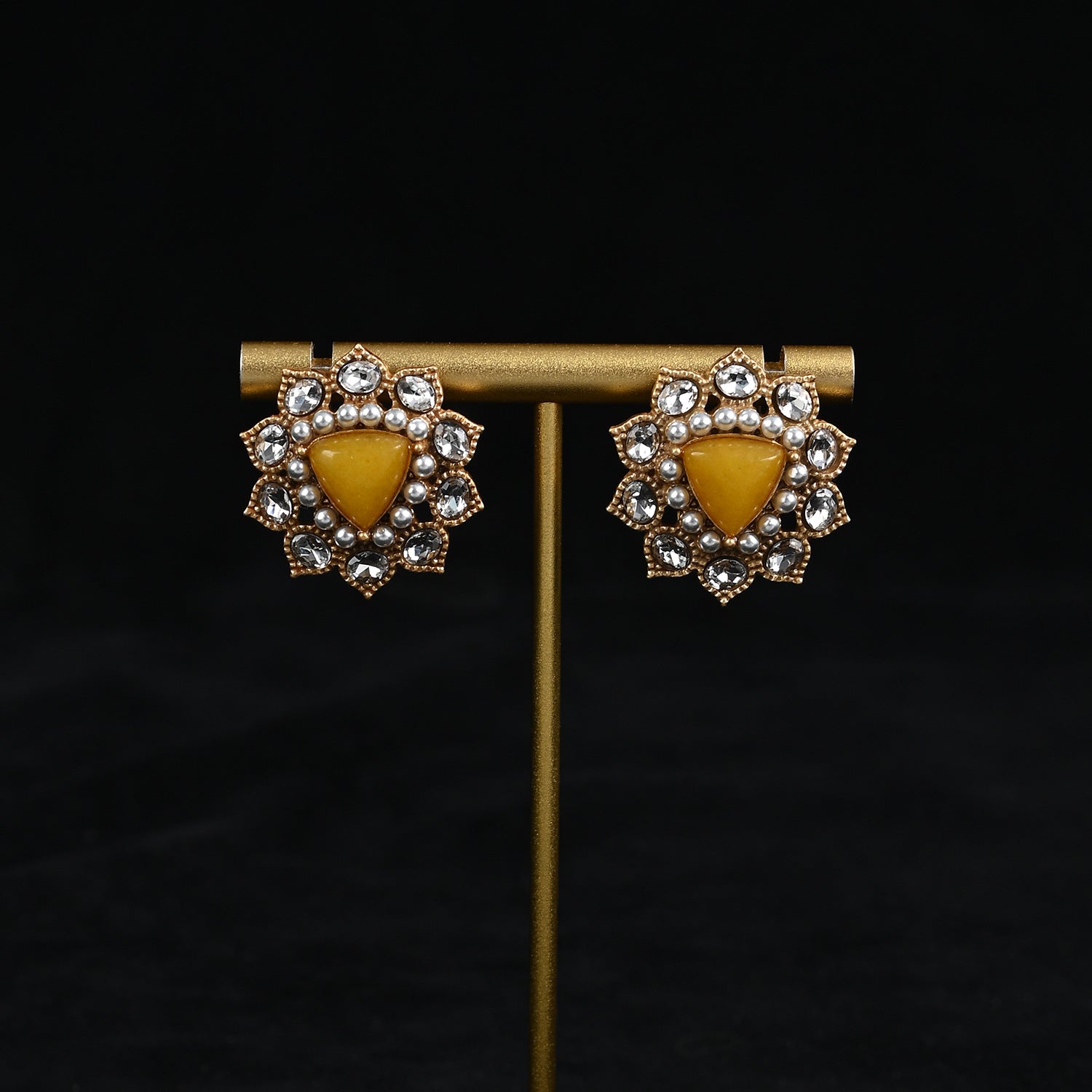Elegant Pearl Necklace and Earrings Set with Vintage Pendant