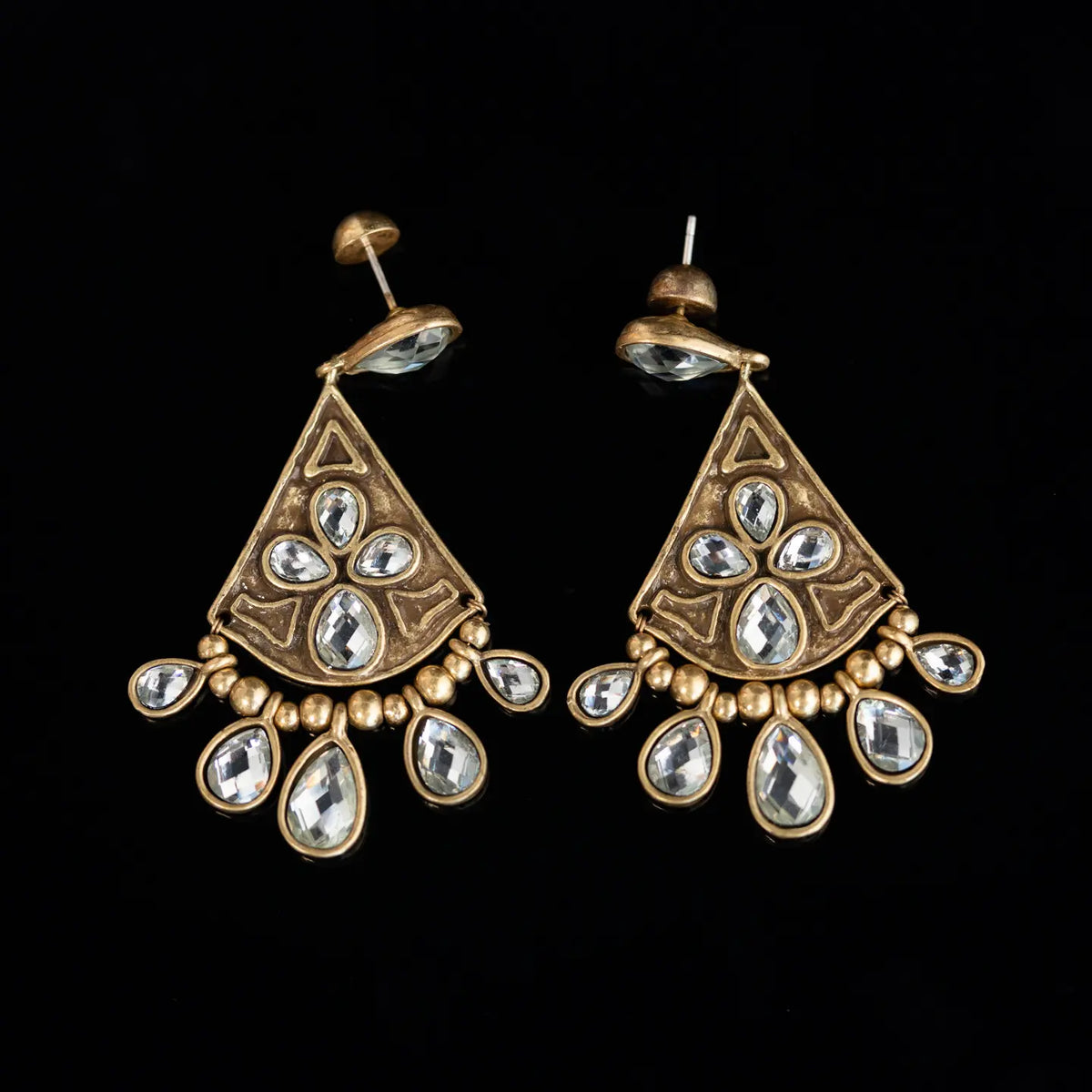 Série de boucles d'oreilles de style médiéval rétro et de niche