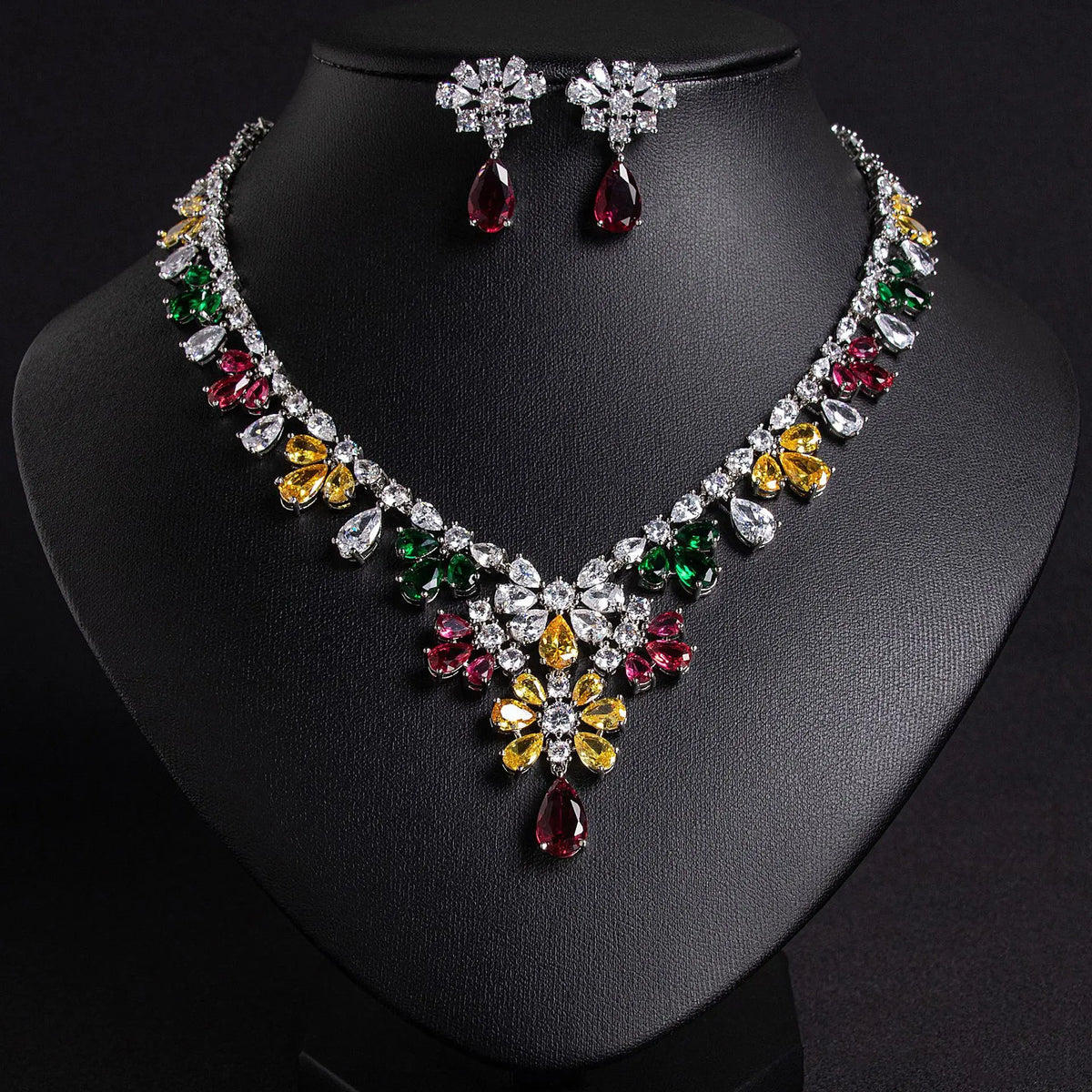 Parure collier et boucles d'oreilles de luxe avec cristaux multicolores pour les fêtes et les occasions spéciales