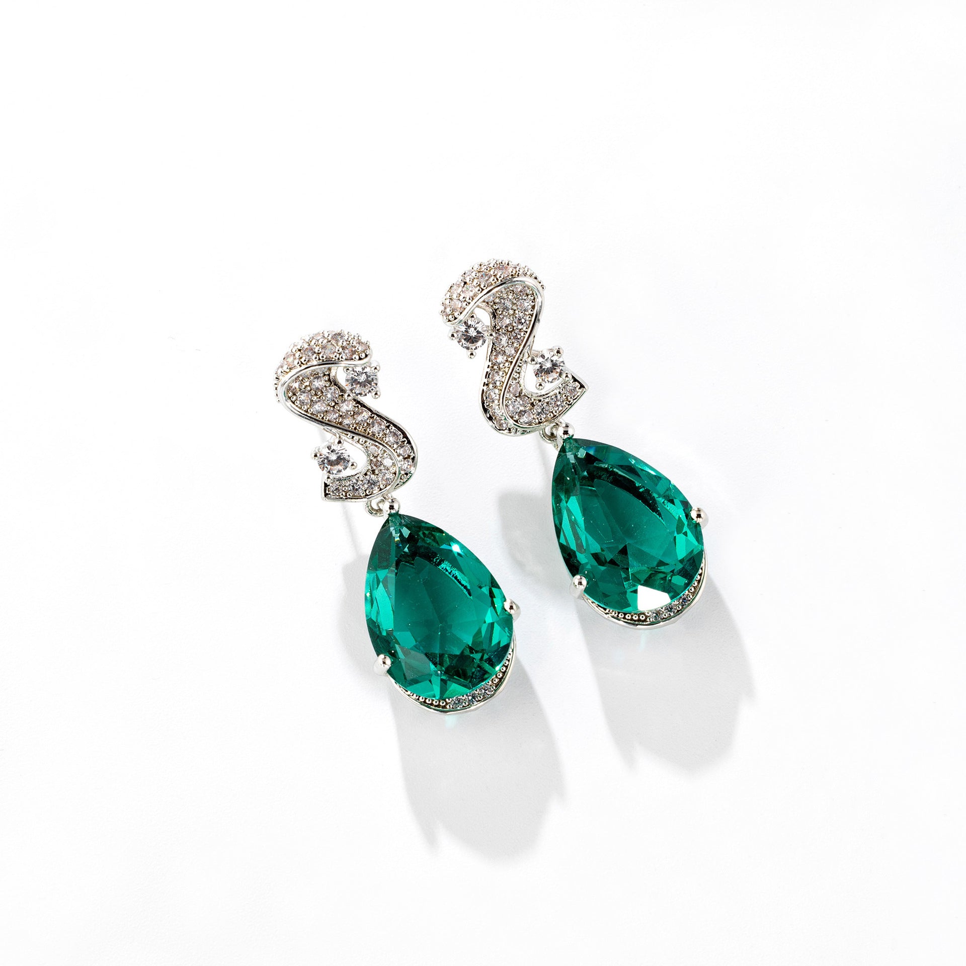 Luxury Red Crystal Teardrop Earrings for Women – Elegant Statement Jewelry