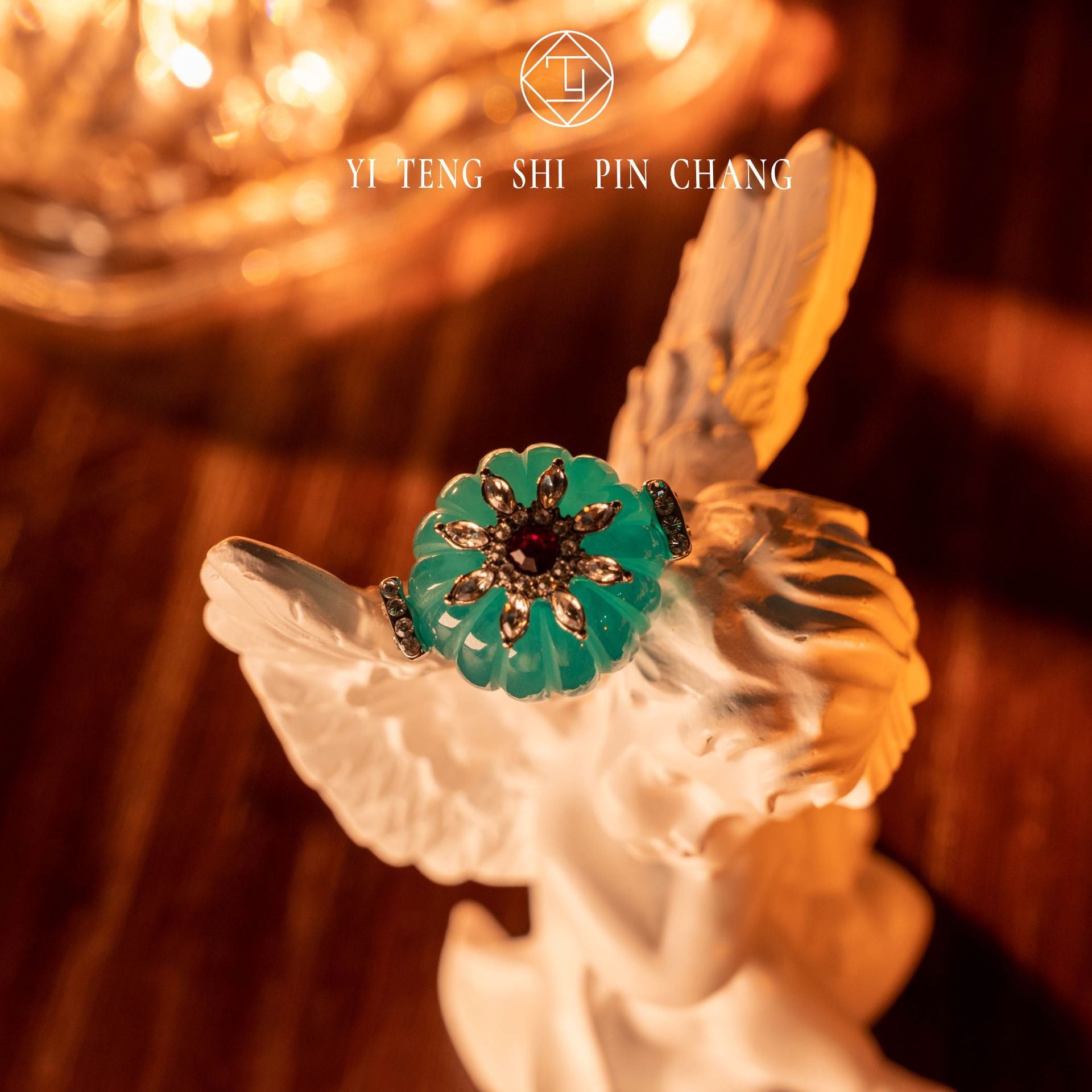 Original design full of diamonds three-piece set