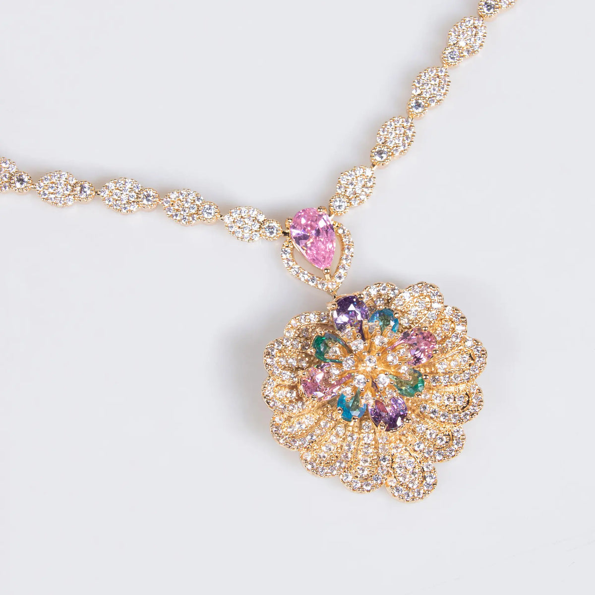 Parure collier et boucles d'oreilles de luxe femme, rose, floral, cristal