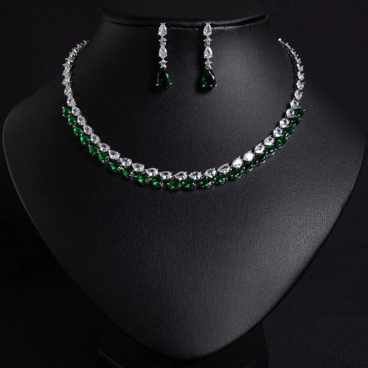 Emerald Green Teardrop Jewelry Set – Elegant Crystal Necklace Earrings