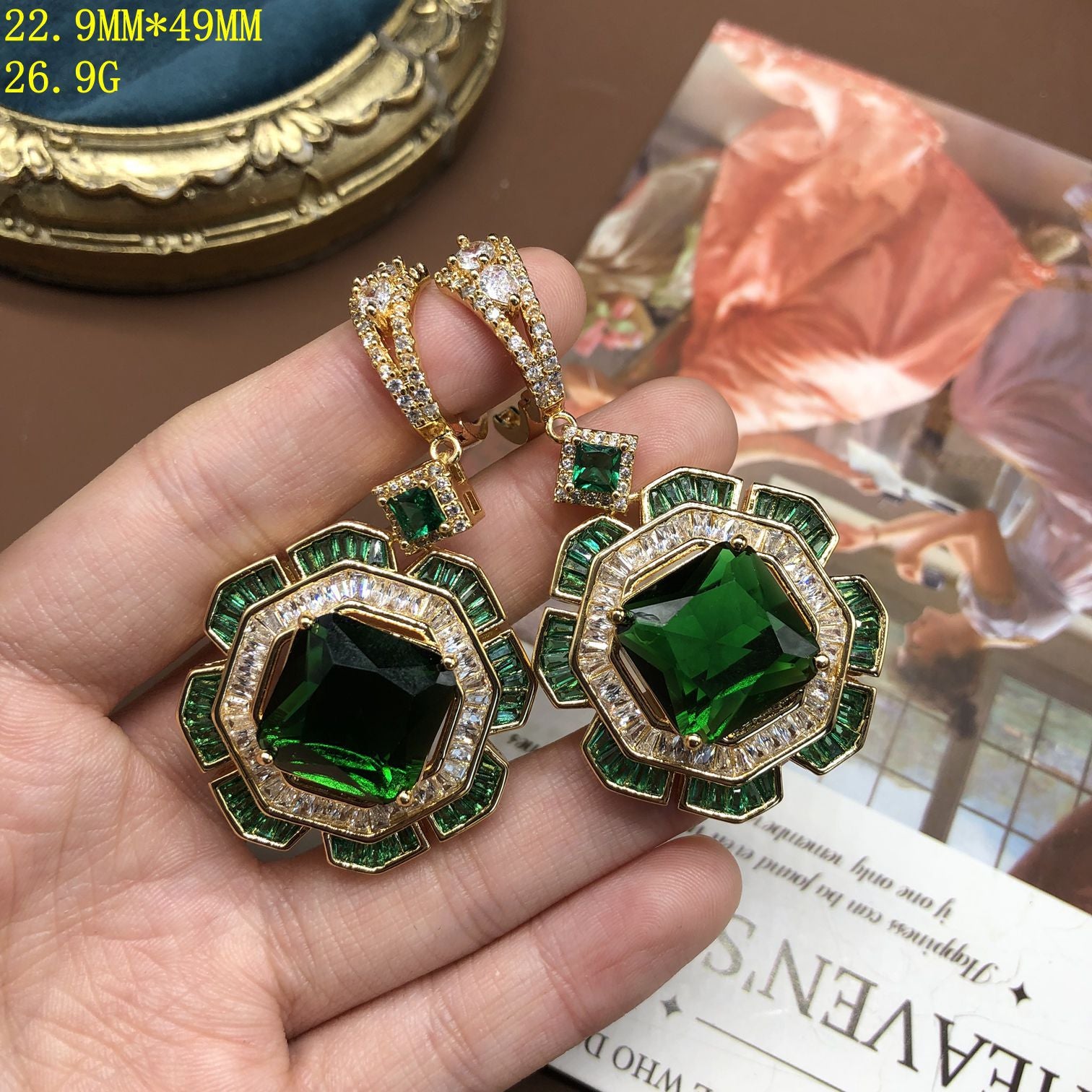 Fashion high-quality light luxury emerald pendant necklace earrings set