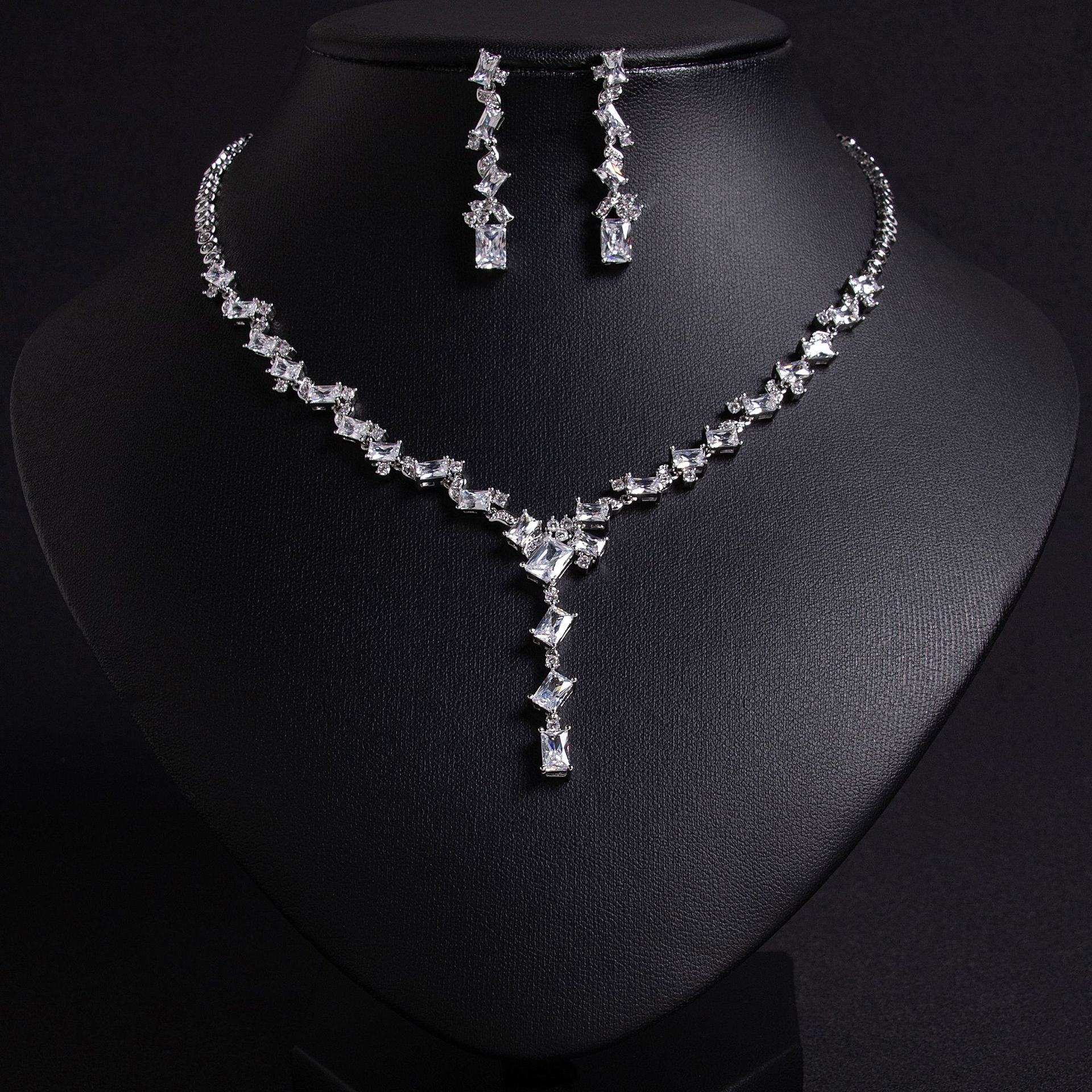 Luxury Emerald Crystal Necklace Earrings Set – Elegant Green Gemstone Jewelry for Women