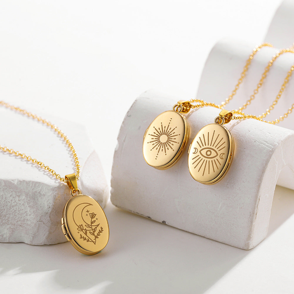 18K Gold Vintage Openable Photo Frame Necklace